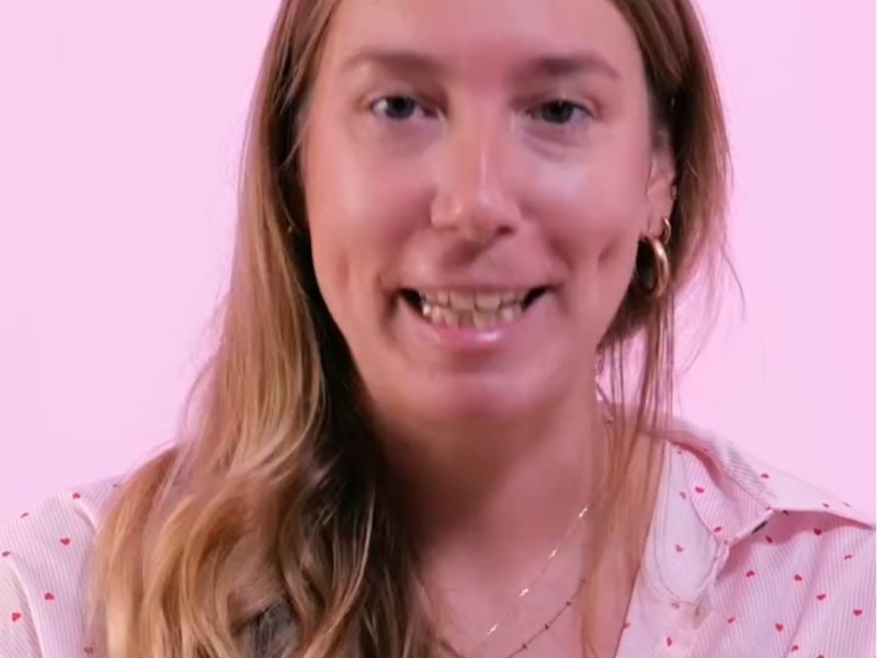 Socio – une jeune femme questionne son désir de parentalité dans une&nbsp;BD